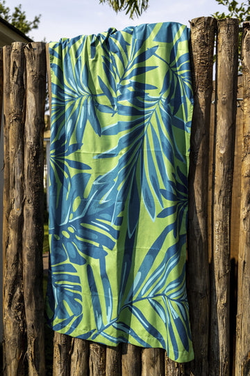 NOI DI NOTTE Microfibre beach towel - Palma Green/Blue